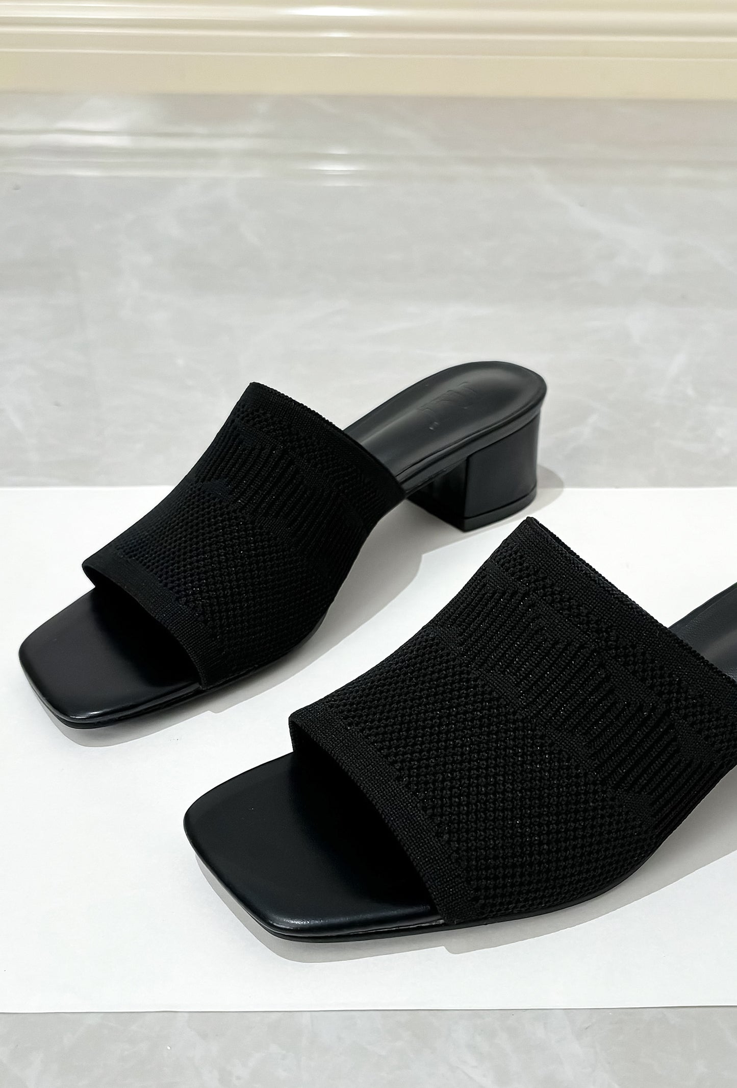 Sandales à talons hauts élégantes et minimalistes pour femmes